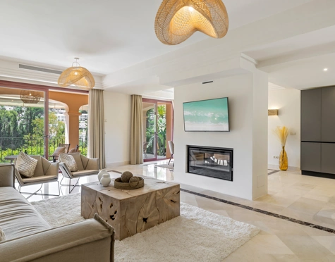 Semi Detached Villa for sale in La Alzambra, Nueva Andalucia