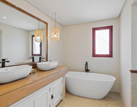 Semi Detached Villa for sale in La Alzambra, Nueva Andalucia