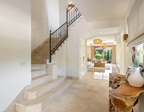 Semi Detached Villa for sale in La Alzambra, Nueva Andalucia