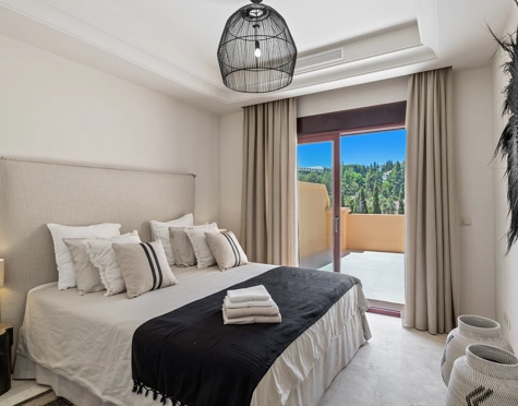 Semi Detached Villa for sale in La Alzambra, Nueva Andalucia