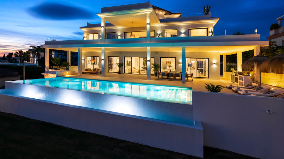 Villa for sale in Los Flamingos, Benahavis