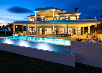 Opulent Villa for sale in los Flamingos 