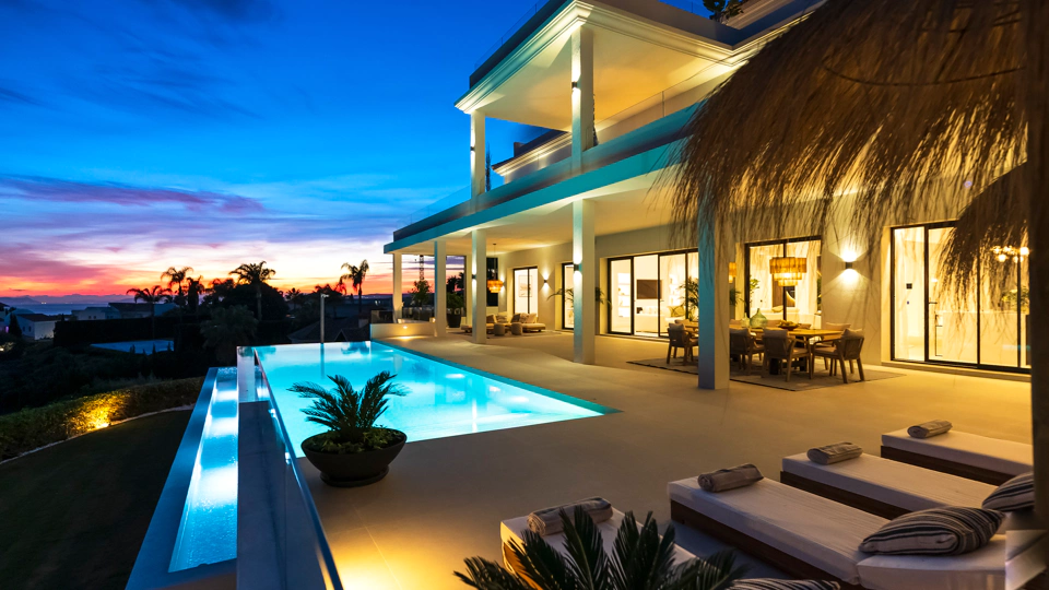 Villa for sale in Los Flamingos, Benahavis