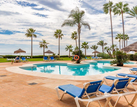 AMAZING BEACHFRONT APARTMENT IN ESTEPONA