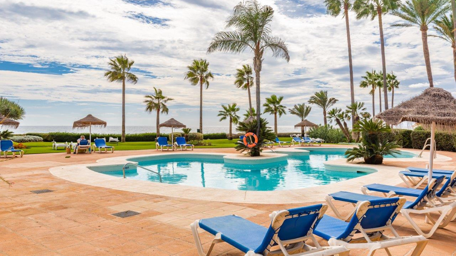 Apartamento en alquiler a corta temporada en Alcazaba Beach, Estepona Este