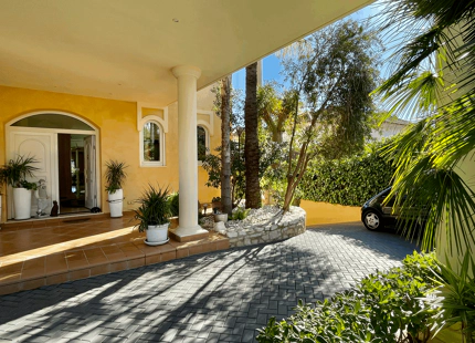 VILLA EN PRIMERA LÍNEA DE GOLF EN VENTA EN MIJAS
