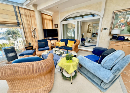 VILLA EN PRIMERA LÍNEA DE GOLF EN VENTA EN MIJAS