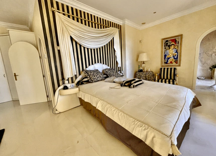VILLA EN PRIMERA LÍNEA DE GOLF EN VENTA EN MIJAS