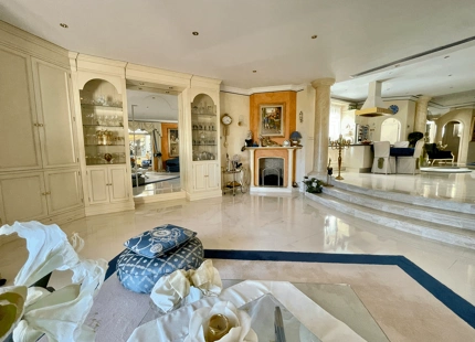 VILLA EN PRIMERA LÍNEA DE GOLF EN VENTA EN MIJAS