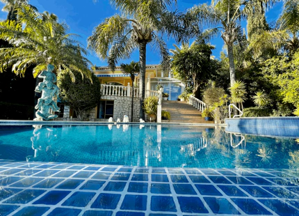VILLA EN PRIMERA LÍNEA DE GOLF EN VENTA EN MIJAS