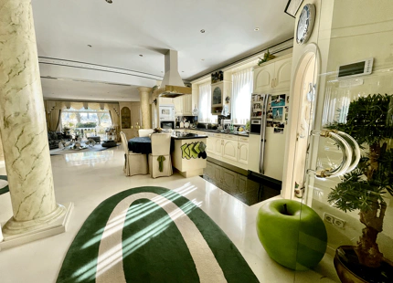 VILLA EN PRIMERA LÍNEA DE GOLF EN VENTA EN MIJAS
