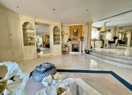 VILLA EN PRIMERA LÍNEA DE GOLF EN VENTA EN MIJAS