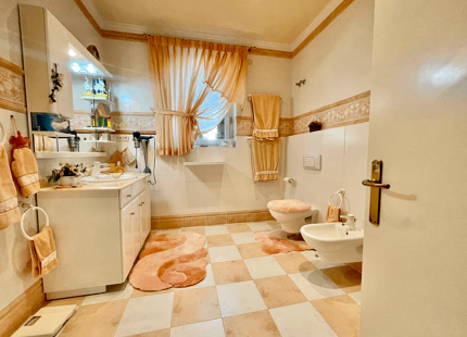 VILLA EN PRIMERA LÍNEA DE GOLF EN VENTA EN MIJAS