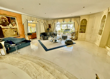 VILLA EN PRIMERA LÍNEA DE GOLF EN VENTA EN MIJAS