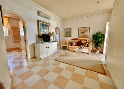VILLA EN PRIMERA LÍNEA DE GOLF EN VENTA EN MIJAS