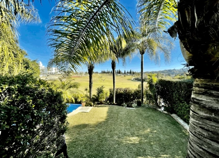 VILLA EN PRIMERA LÍNEA DE GOLF EN VENTA EN MIJAS