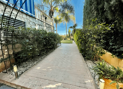 VILLA EN PRIMERA LÍNEA DE GOLF EN VENTA EN MIJAS