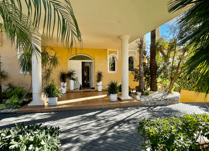 VILLA EN PRIMERA LÍNEA DE GOLF EN VENTA EN MIJAS