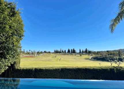 VILLA EN PRIMERA LÍNEA DE GOLF EN VENTA EN MIJAS