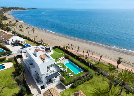 BEACH HOUSE FOR SALE  IN ESTEPONA 