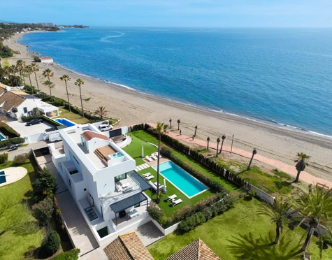Villa for sale in Estepona