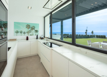 BEACH HOUSE FOR SALE  IN ESTEPONA 