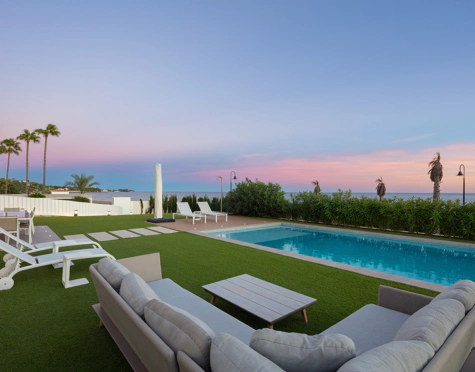 Villa for sale in Estepona
