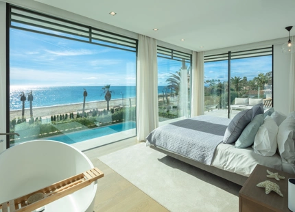 BEACH HOUSE FOR SALE  IN ESTEPONA 