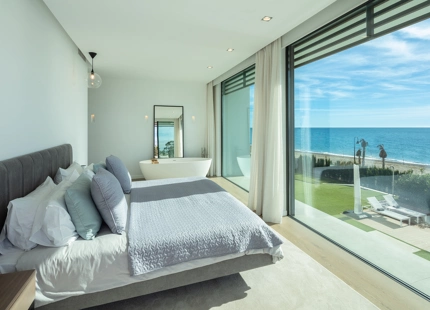 BEACH HOUSE FOR SALE  IN ESTEPONA 