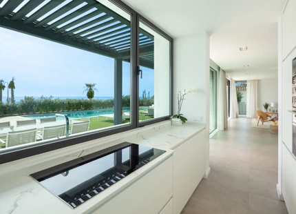 BEACH HOUSE FOR SALE  IN ESTEPONA 