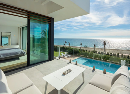 BEACH HOUSE FOR SALE  IN ESTEPONA 