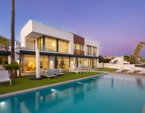 Villa for sale in Estepona