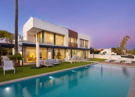 BEACH HOUSE FOR SALE  IN ESTEPONA 