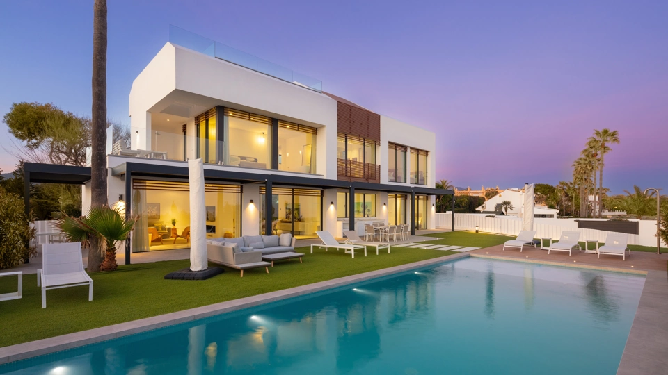 Villa for sale in Estepona