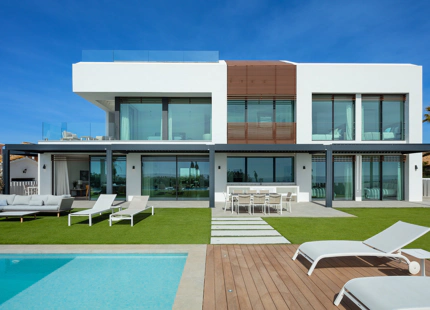 BEACH HOUSE FOR SALE  IN ESTEPONA 