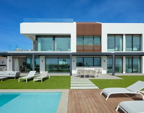 Villa for sale in Estepona