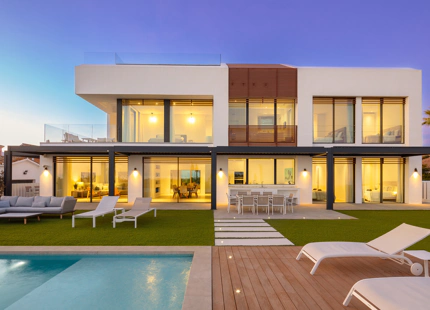 BEACH HOUSE FOR SALE  IN ESTEPONA 