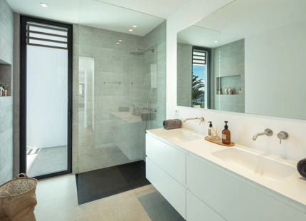 BEACH HOUSE FOR SALE  IN ESTEPONA 