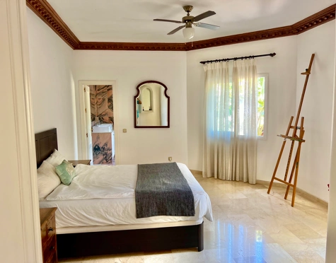 Villa en venta en Rocio de Nagüeles, Marbella Golden Mile
