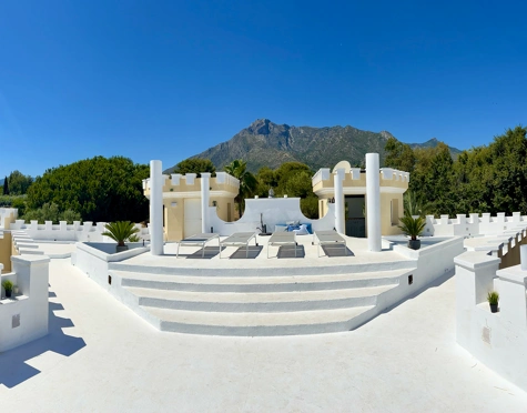 Villa en venta en Rocio de Nagüeles, Marbella Golden Mile