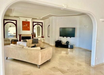 VILLA EN ROCÍO DE NAGÜELES