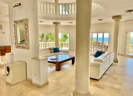 VILLA EN ROCÍO DE NAGÜELES