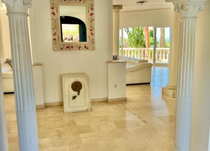VILLA EN ROCÍO DE NAGÜELES