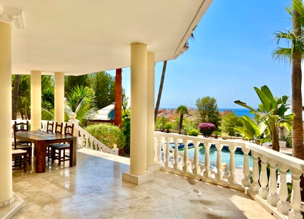 VILLA EN ROCÍO DE NAGÜELES