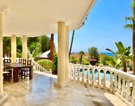 Villa en venta en Rocio de Nagüeles, Marbella Golden Mile