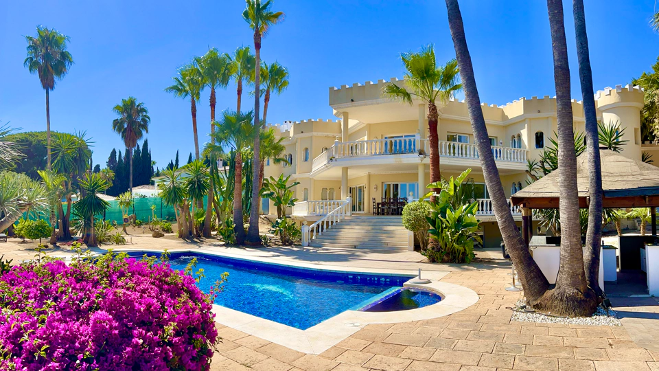 Villa en venta en Rocio de Nagüeles, Marbella Golden Mile