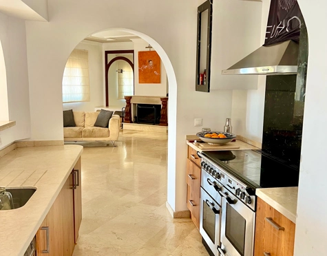 Villa en venta en Rocio de Nagüeles, Marbella Golden Mile