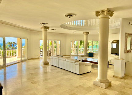VILLA EN ROCÍO DE NAGÜELES