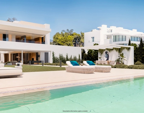 Villa for sale in New Golden Mile, Estepona East