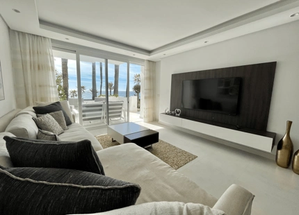APARTAMENTO EN PLANTA BAJA TOTALMENTE REFORMADA EN ESTEPONA